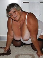 mature spreading pussy pics